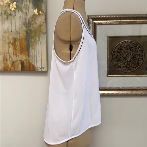 Banana Republic NWOT lightweight sleeveless top - Picture 4 of 6
